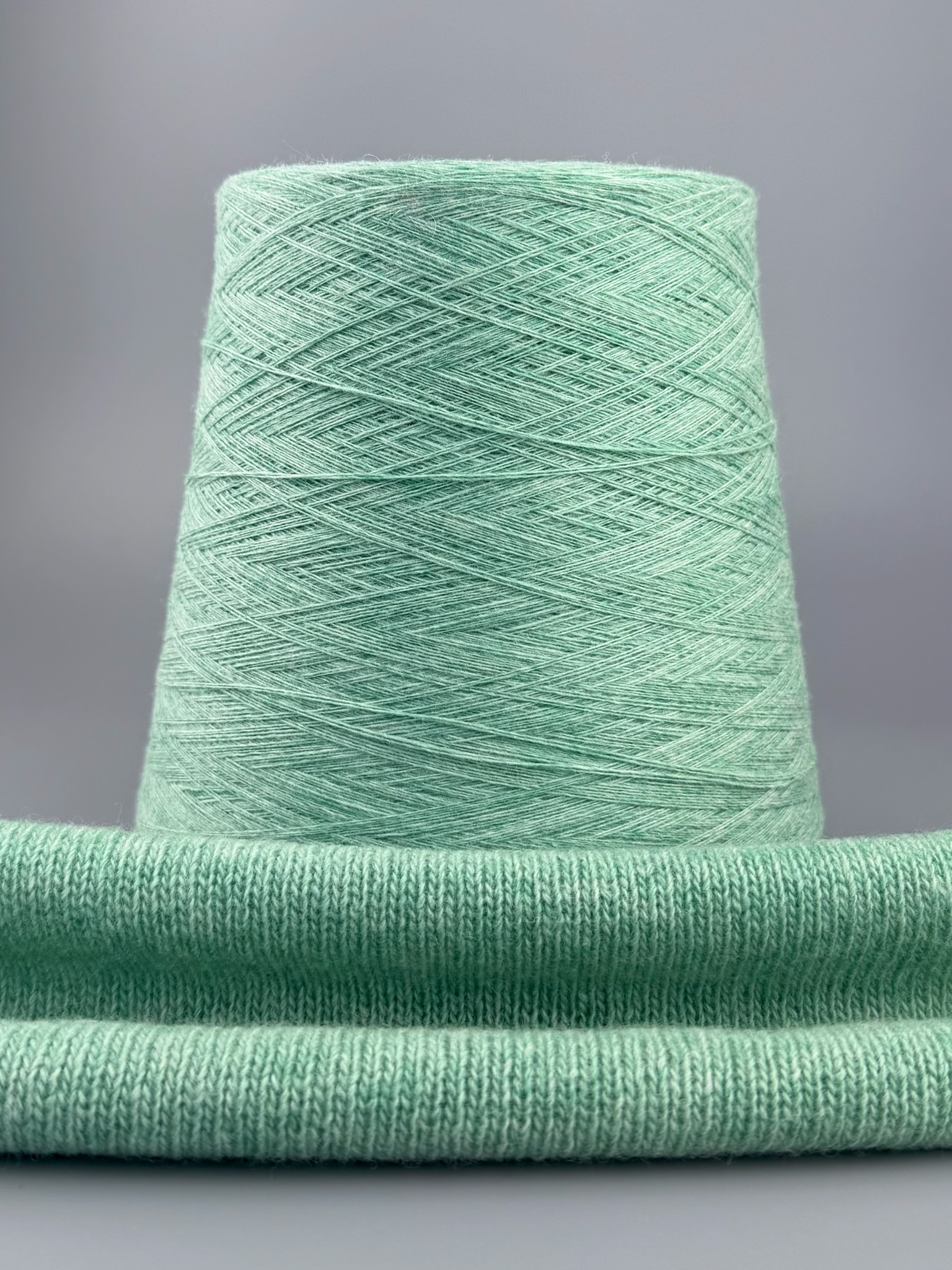 Botto Poala 1/15*2 (750m/100g)  – 100 % Lana Merino Supergeelong Verde salvia melange foto 2